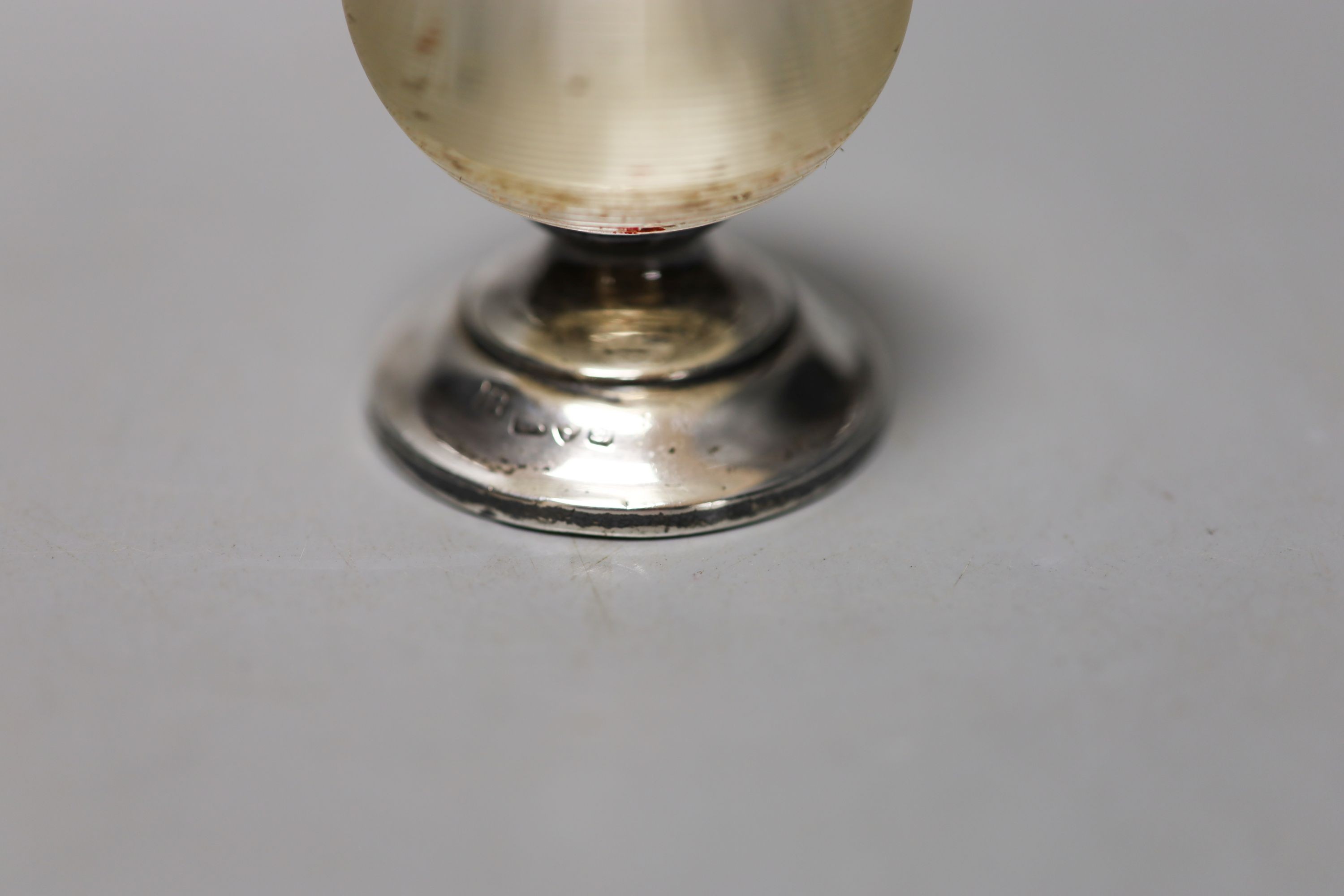 A Victorian silver travelling telescopic cup, Wright & Davis, London, 1881, 89mm, two sugar casters, a mounted glass tidy and a silver mounted salts bottle.